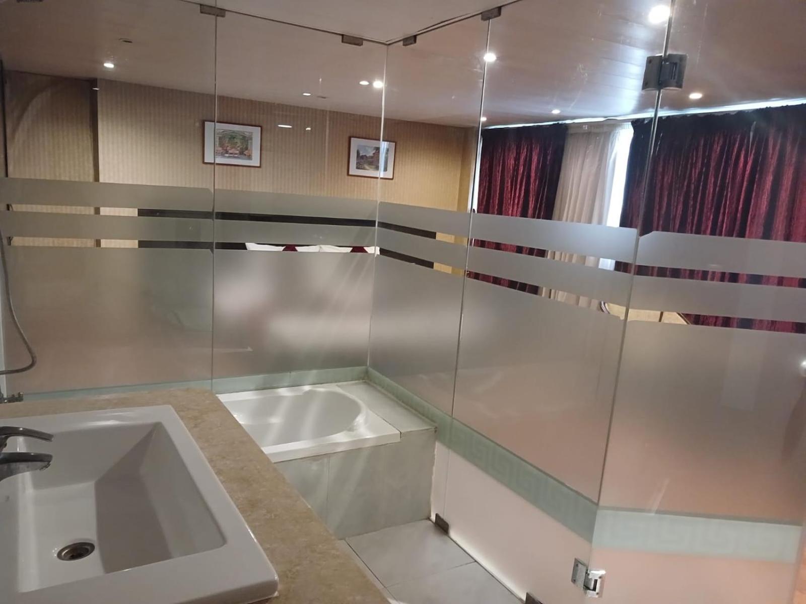 Caesar'S Park Hotel Бейрут Екстериор снимка