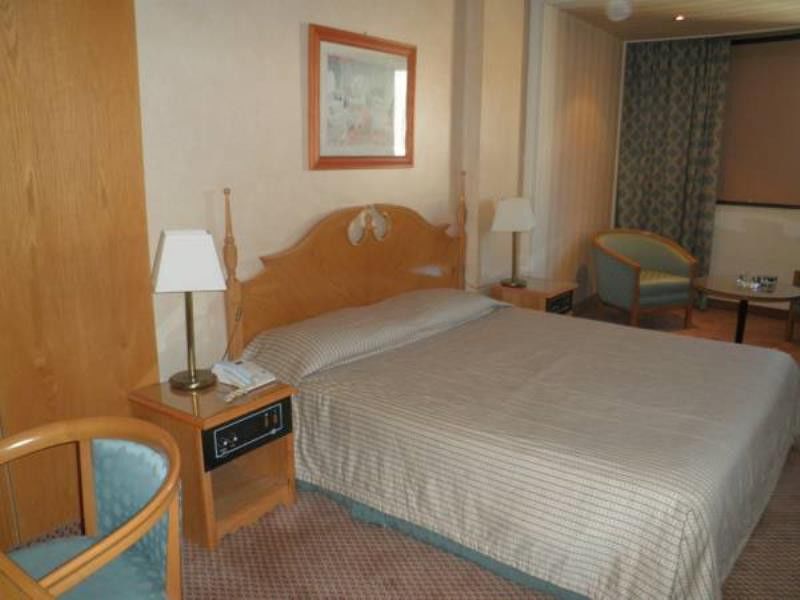 Caesar'S Park Hotel Бейрут Екстериор снимка